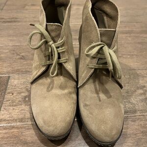 Women’s Tan Suede Boots